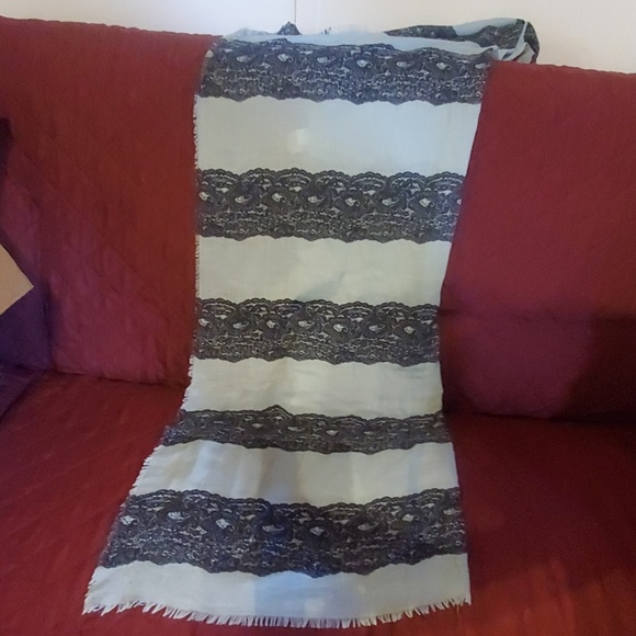 Scarf - Picture 3 of 5